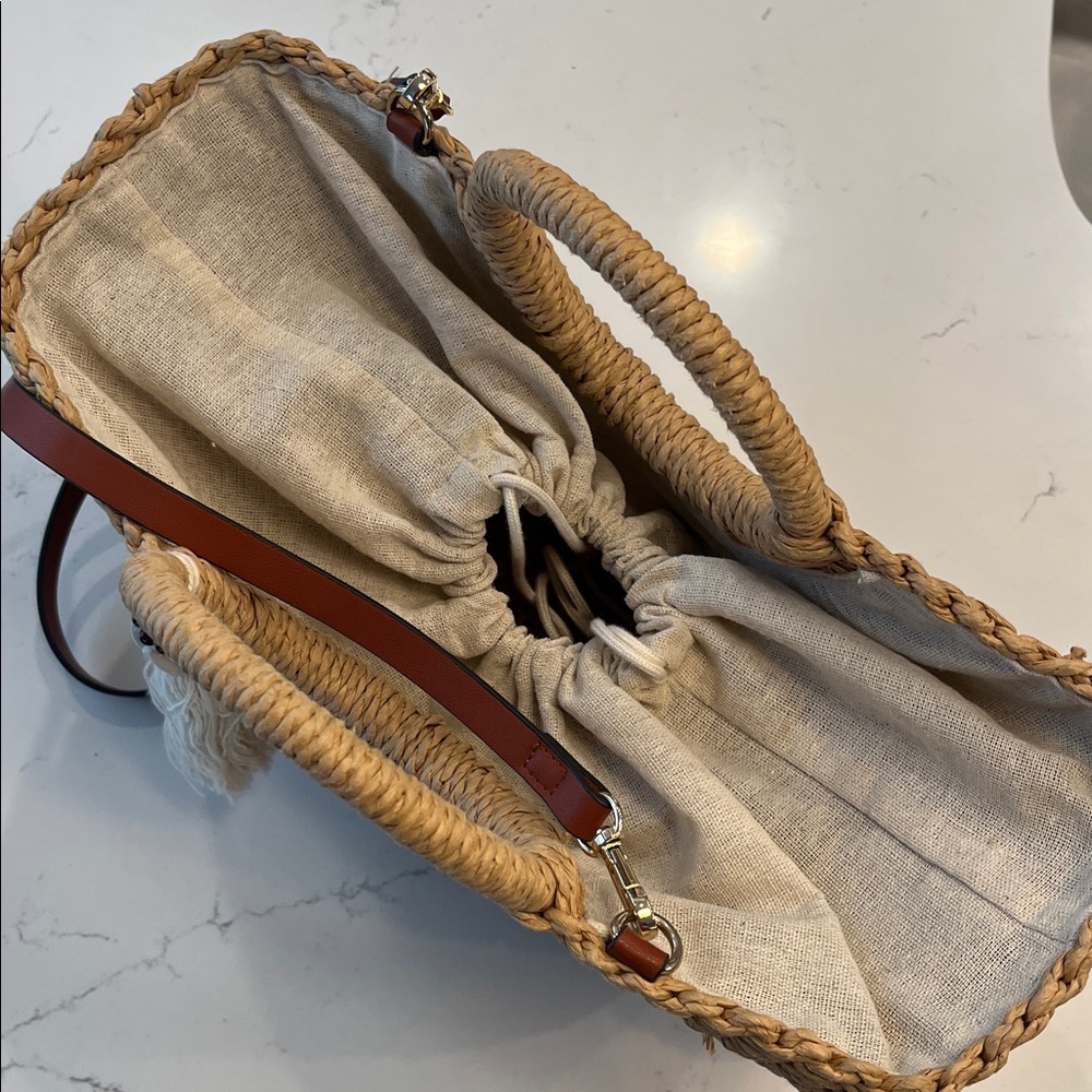 Chic Tan Woven Tote Bag. H&M raffia summer bag with tassel and shoulder strap. - Picture 3 of 6